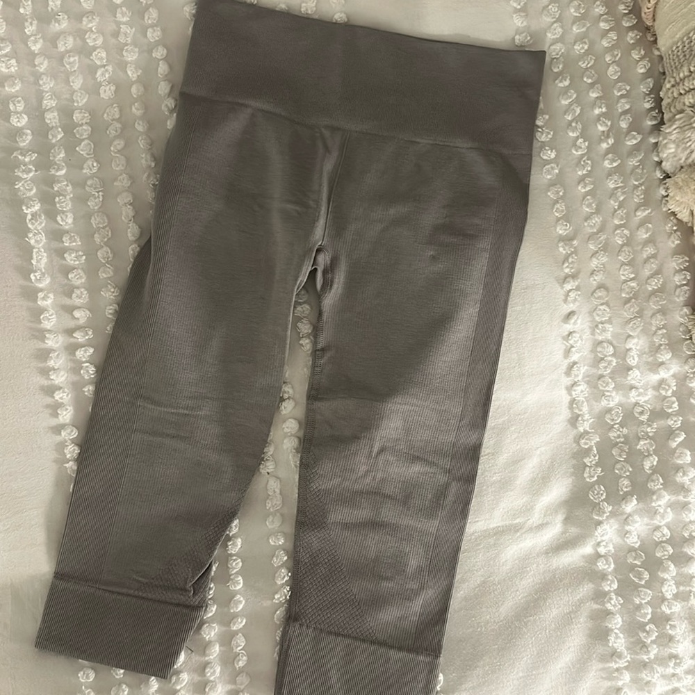 Gray Lulu lemon capri leggings